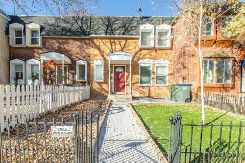 NEW Cozy Renovated Townhome | 25 min to Denver