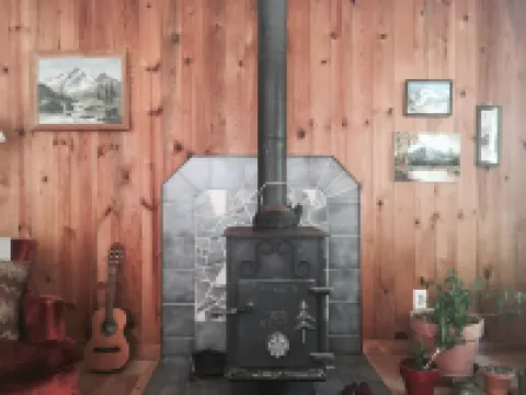 Hear the River from Cozy Mt Hood Cabin W/ Woodstove & Dogs Ok!