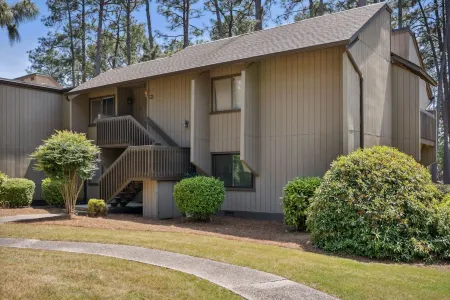 Gene's Green - Mins from downtown! Отели в г. Пайнхерст