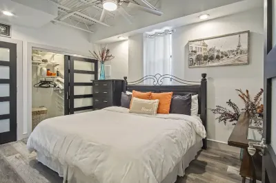 Perfect Luxury Condo in Midtown! Great Amenities!