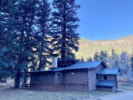 The Call of the Water - Private luxury cabin on river in San Juan Nat Forest!