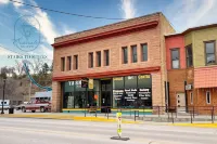 Historic & Modern! Walk to Restaurants, Moccasin Springs + Huge Suite w/ Kitchen