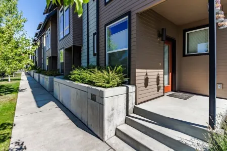 Urban Oasis in Downtown Walla Walla.  Walk to Wine, Restaurants and More!