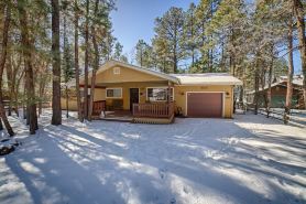 Perfect Pinetop Getaway; 2 Master Suites; Wifi, Satellite; Hot tub, Dog Friendly
