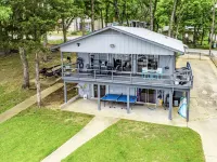 Lakefront w/ Dock, 300mb Wifi, Theater, Arcade Hotels in Tool