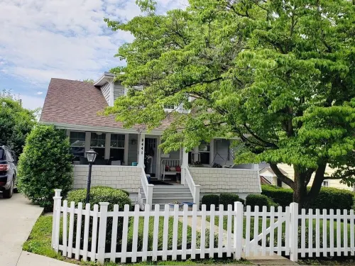 The Eagle's Nest:5 Bed 3BathBeautiful Craftsman Home Hotels in Ashland