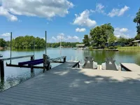 Lake Martin lakehouse. Screened porch. Dock.  firepit & views. 30 min to Auburn