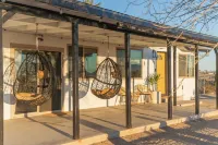 ✧VIEWS✧ 6min to Joshua Tree walk to bars + firepit - Homestays