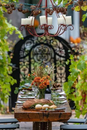 Unit 1 Historic Irvine Park House near West 7th Bars, Restaurants, Xcel, River Отели рядом с достопримечательностью «Эксель-Энерджи-центр»