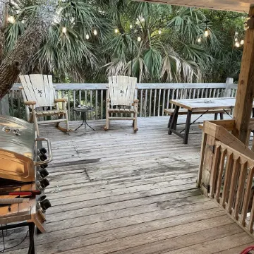 Beautiful home on Palmetto Blvd just steps from the beach !