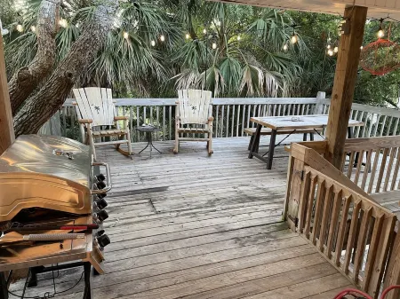 Beautiful home on Palmetto Blvd just steps from the beach !