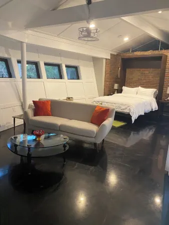 EPIC PICKLE BALL GUEST RETREAT Отели рядом с достопримечательностью «Сент-Луисская «Аллея славы»»