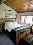 Private Cabin on Beautiful River! Enjoy the popular Paiute ATV Trail.