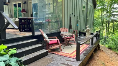Stunning, cozy home, dog friendly, w outdoor sauna & Hot tub! A true gem.