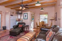 Favorite Downtown Adorable Adobe ~ 8 min walk to Plaza