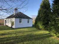 Stylish comfortable self catering cottage . In the heart of the Scottish Borders The Capon tree周辺のホテル