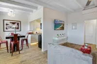 ⚜KingBed⚜55" 4kTV⚜580+Mbps WiFi⚜A/C⚜Parking