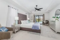 Cape Villa Family Friendly Canal front 4 Bedroom Southern Facing Heated Pool Spa Cape Coral Sport Complex附近的飯店