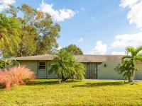 4Br Private Pool Home, Screened Lanai, & 3mi to Srq Airport Hotels in Whitfield