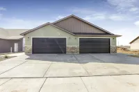 Brand new construction duplex, Clean & Cozy 1069 Hôtels à proximité de : Idaho Haunted Swamp