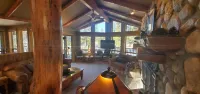 Your Own Sunriver Lodge on the Edge of the Forest - A/C -10 SHARC Passes!!