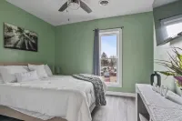 Comfortable 2 bedroom king suite/