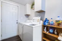Comfy, Convenient, and Charm 3BR Retreat near BGSU