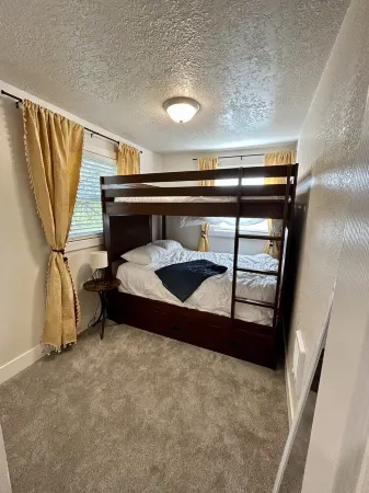 Pocatello Hidden Haven. Perfect for families in Highland area. Отели рядом с достопримечательностью «Mountain View Event Center»