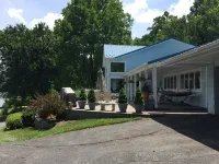 The Blue Heron Getaway on Claytor ake in the Appalachian Mountains of Virginia