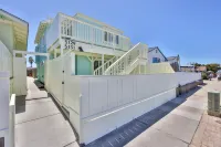 2 BEDROOM WITH LARGE YARD - LITERALLY STEPS TO THE SAND 海洋沙灘住宿飯店