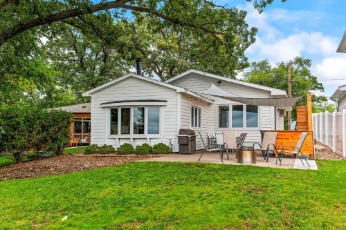 Sunset Retreat 4 Seasons Lake Home - Pedal Boat, Canoe & Kayak