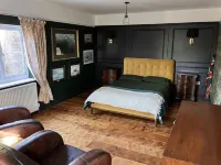 Boutique, 4 bedroom detached house