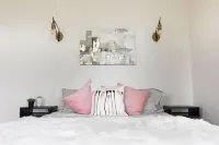 Two Bedroom Modern Tiny House with Bluff Views, Huge Windows!