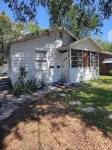 Colorful Family Friendly, Pet Friendly Bungalow, Sleeps 6 - Jacksonville, FL