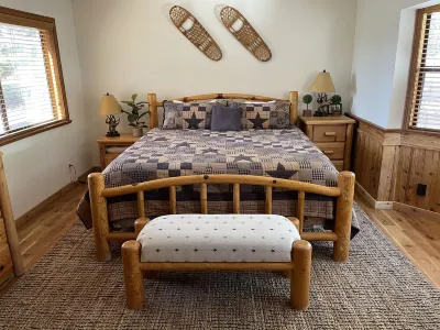 Lakeview, 4200Sqft, SternPinball, EVcharger, Fireplace, Office+GameRm, Northstar Отели рядом с достопримечательностью «Парк Север Тахо Риджинал»