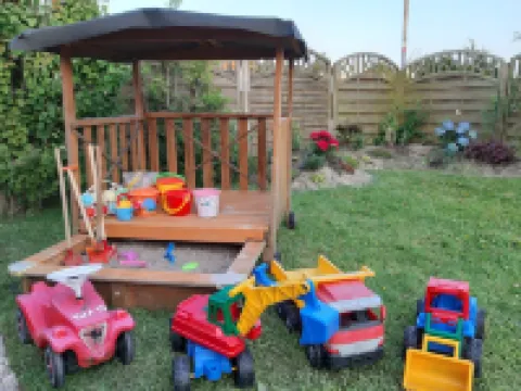 completely newly renovated with bright, modern equipment. Near the beach!