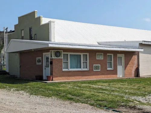 Charming Windsor Apartment: Easy access to Katy and Rock Island Trails. Hotels in Henry County