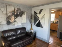 New!Quaint & Convenient Hideaway: Great Location