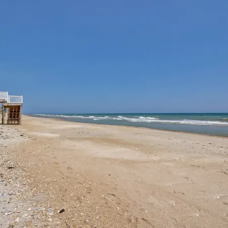 Spectacular 9 Bedroom Luxury Oceanfront sleeps 40  Heated Pool* + Hot Tub*!!