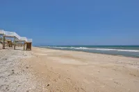 Spectacular 9 Bedroom Luxury Oceanfront sleeps 40  Heated Pool* + Hot Tub*!!