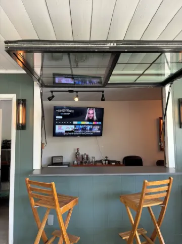 Beautifully restored charming MCM home in the heart of Tempe.