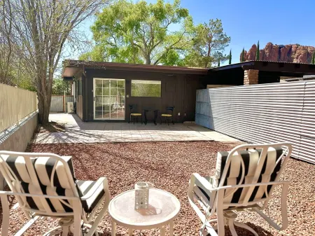 The Mystic Casita: an Artistic Escape Отели рядом с достопримечательностью «Катедрал Рок»