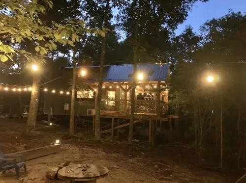 FoResTree House- Peaceful Luxury Treehouse Hot tub
