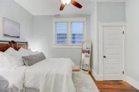 Entire Unit: Stunningly Spacious 1br Midtown Getaway w. Free designated parking