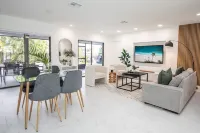 THE TURTLE, Brand New Heated Pool, 10 minutes to Downtown Naples, 5th Ave. Beach