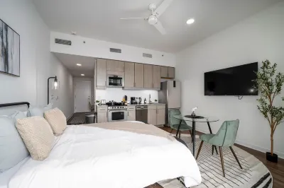 Urban Comfort: Studio Getaway w/ Private Balcony