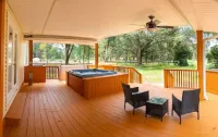 Ginnie Springs Hidden Scuba Oasis Retreat!   Only 1 minute from Ginnie Springs