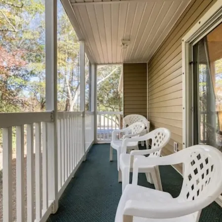 Newly Renovated 3bd/2ba condo located on True Blue Golf Club