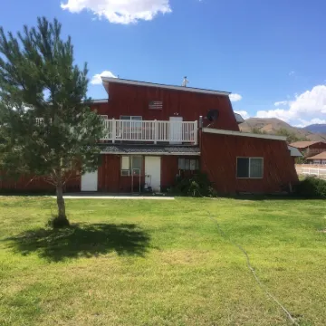 10 Bedrooms, 12 Bathrooms, 1985 Rustic Lodge Located in the Sevier Valley.