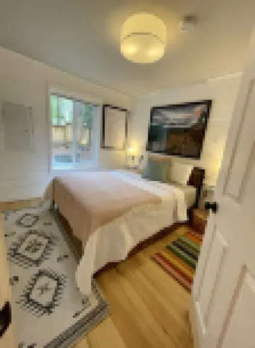 Mt Rainier One Bedroom + Loft Cabin with Hot Tub